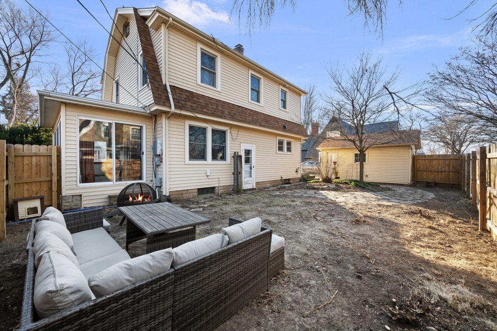 2545 18th Avenue A Moline, IL 61265 - Photo 27 of 28 a view of a house with backyard and sitting area
