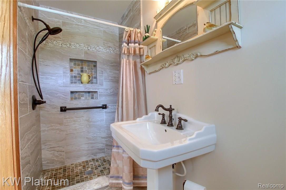 5957 Yager Road St. Clair, MI 48079 - Photo 16 of 33 Bathroom_2nd_View.jpg