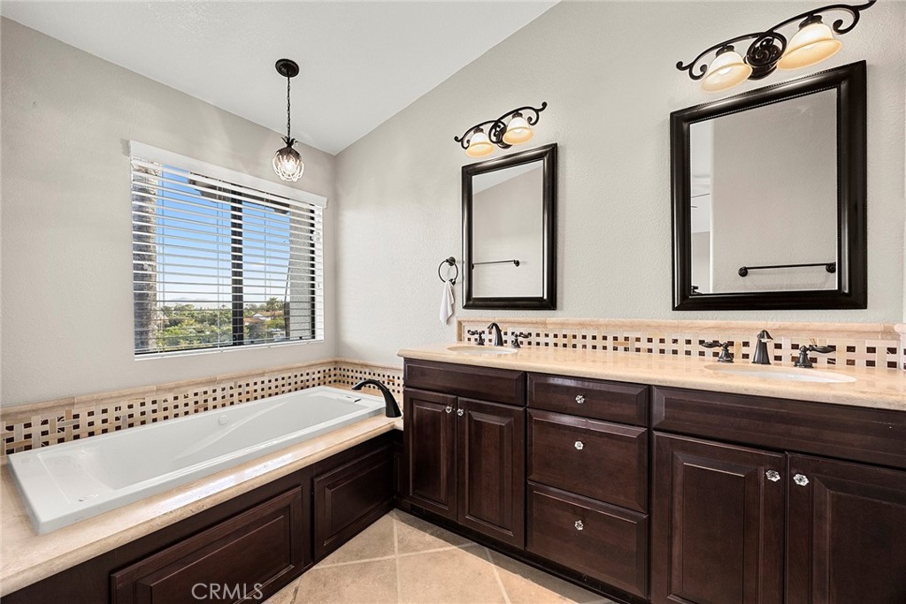 1501 San Rafael Drive South Corona, CA 92882 - Photo 20 of 30 Primary Bathroom