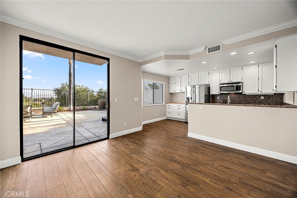 1501 San Rafael Drive South Corona, CA 92882 - Photo 9 of 30 Family Room / Kitchen / Backyard
