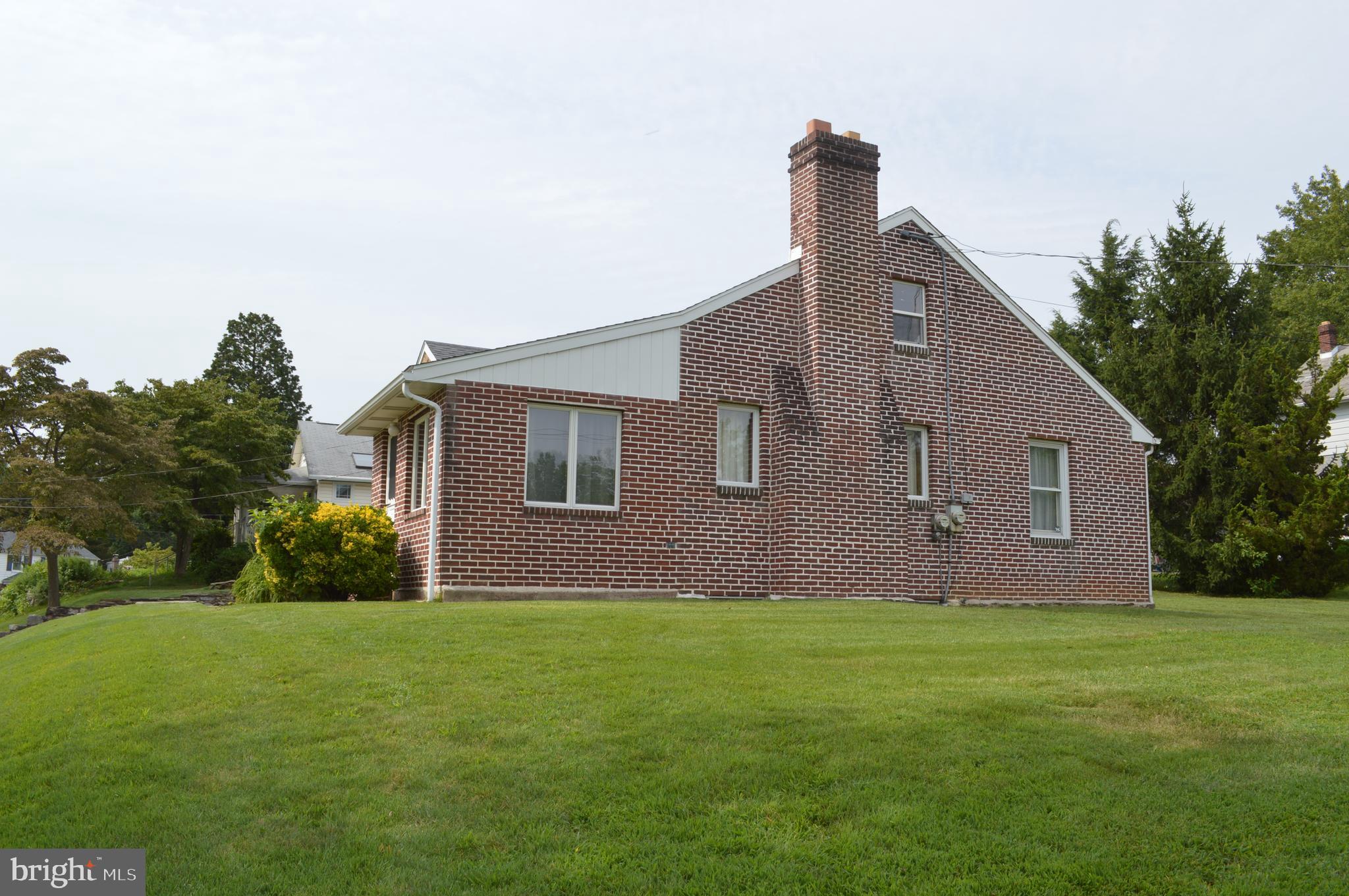 230 Dutton Mill Road Brookhaven, PA 19015 - Photo 27 of 29 Side view