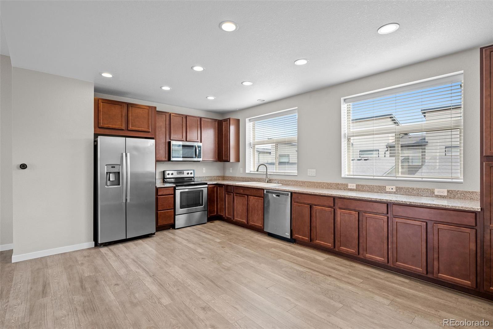 10137 Belvedere Loop Lone Tree, CO 80124 - Photo 8 of 37