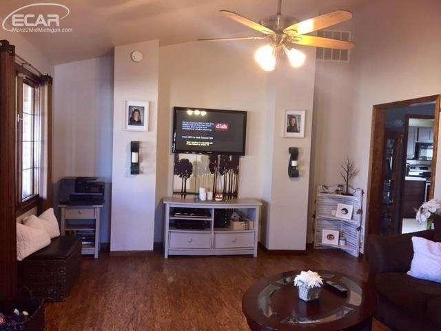16509 Jennings Road Fenton, MI 48430 - Photo 7 of 19 21239430-6.JPG