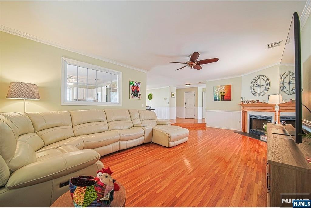 705 Gettysburg Place Paramus, NJ 07652 - Photo 5 of 32