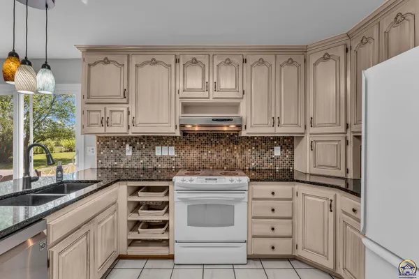 $550,000 | 9335 Southwest 61st Street, Auburn, KS 66402