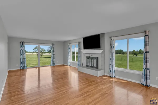 $550,000 | 9335 Southwest 61st Street, Auburn, KS 66402