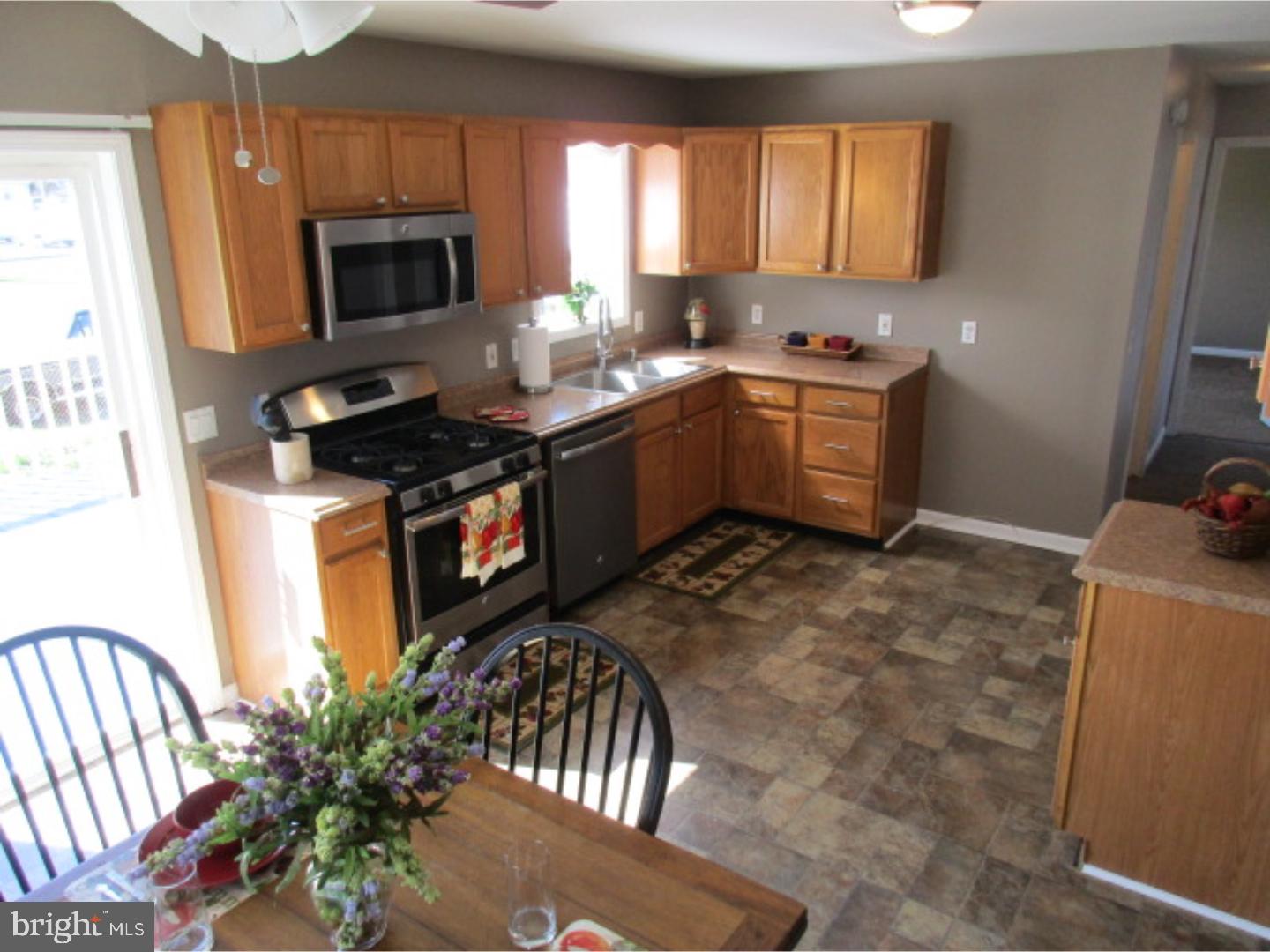 121 Quaker Road Pennsville, NJ 08070 - Photo 3 of 24