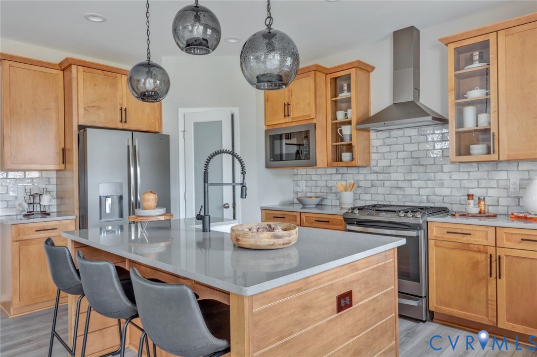 925 Charlemagne Road Midlothian, VA 23114 - Photo 9 of 43 a kitchen with appliances cabinets and furniture