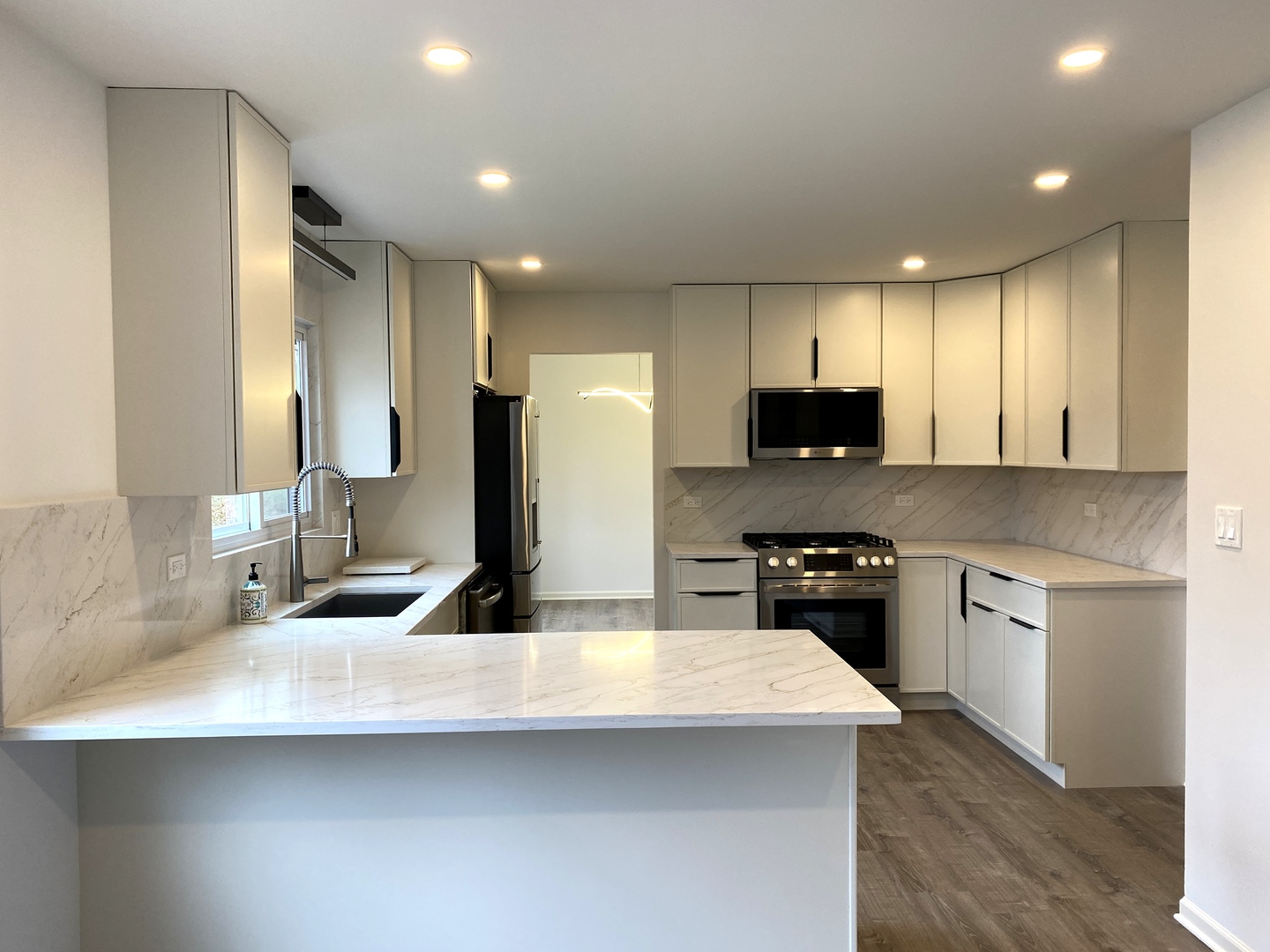 1346 Leverenz Road Naperville, IL 60564 - Photo 3 of 26