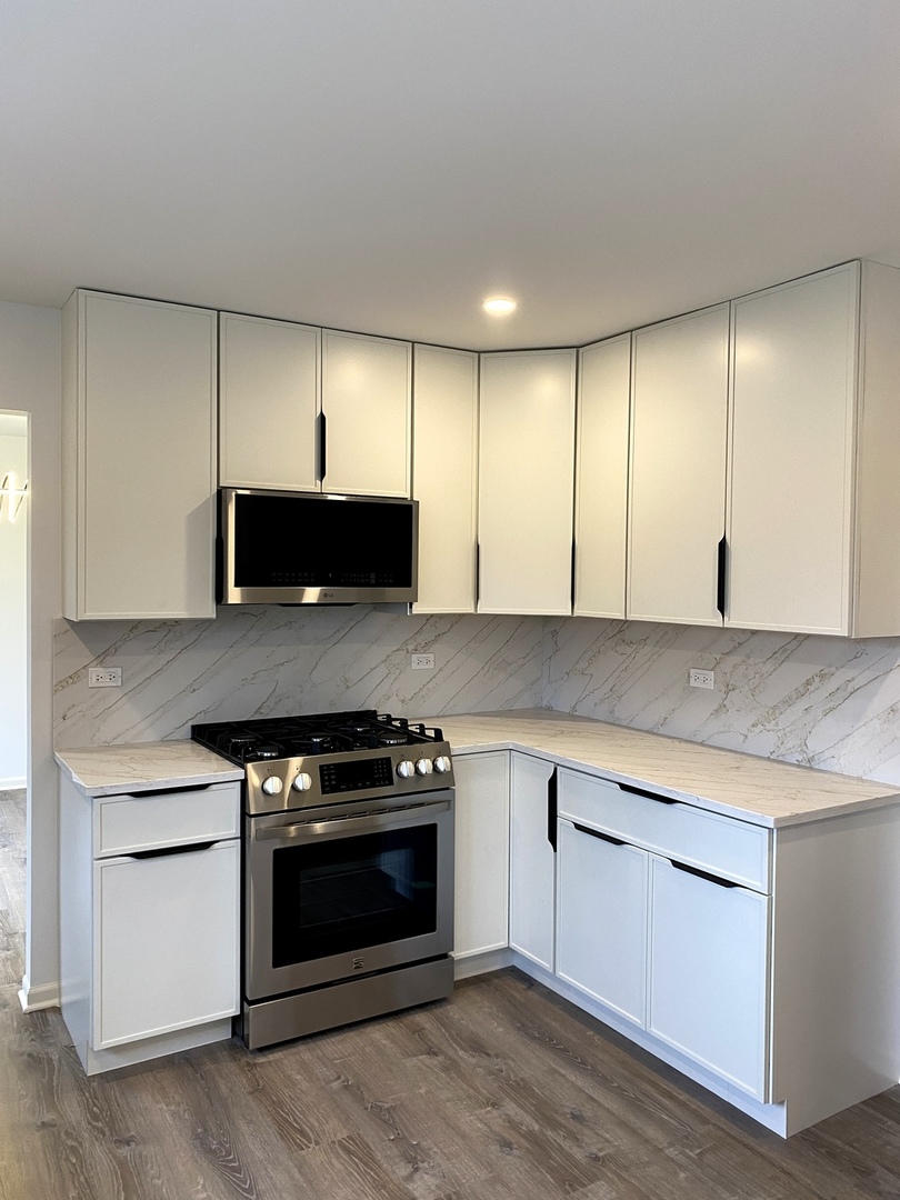 1346 Leverenz Road Naperville, IL 60564 - Photo 4 of 26