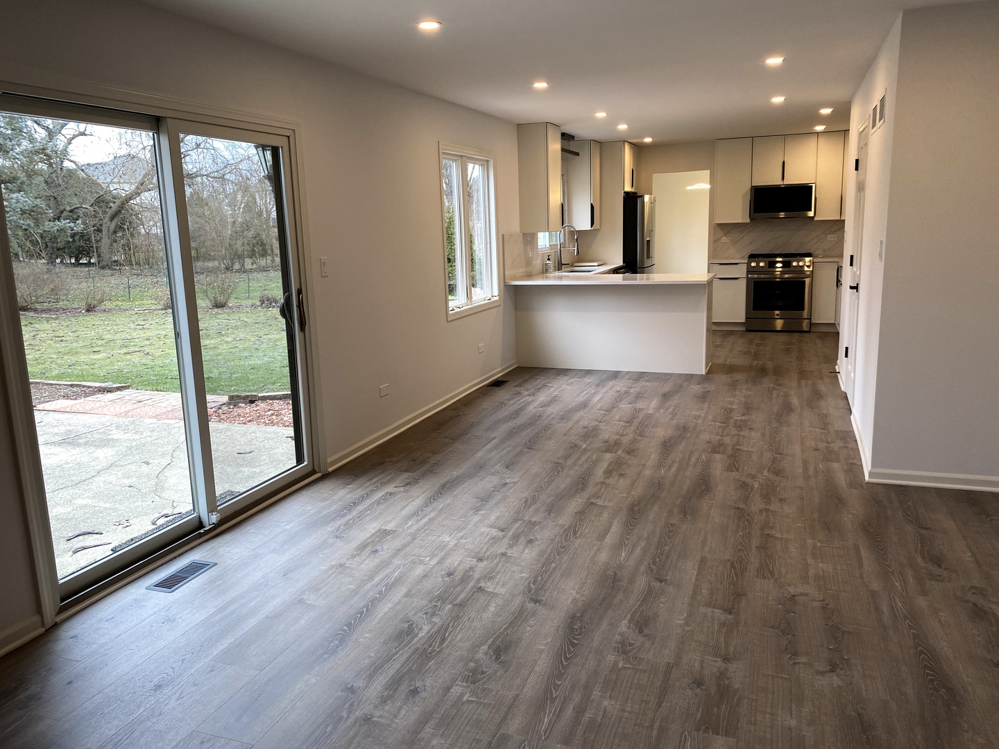 1346 Leverenz Road Naperville, IL 60564 - Photo 5 of 26