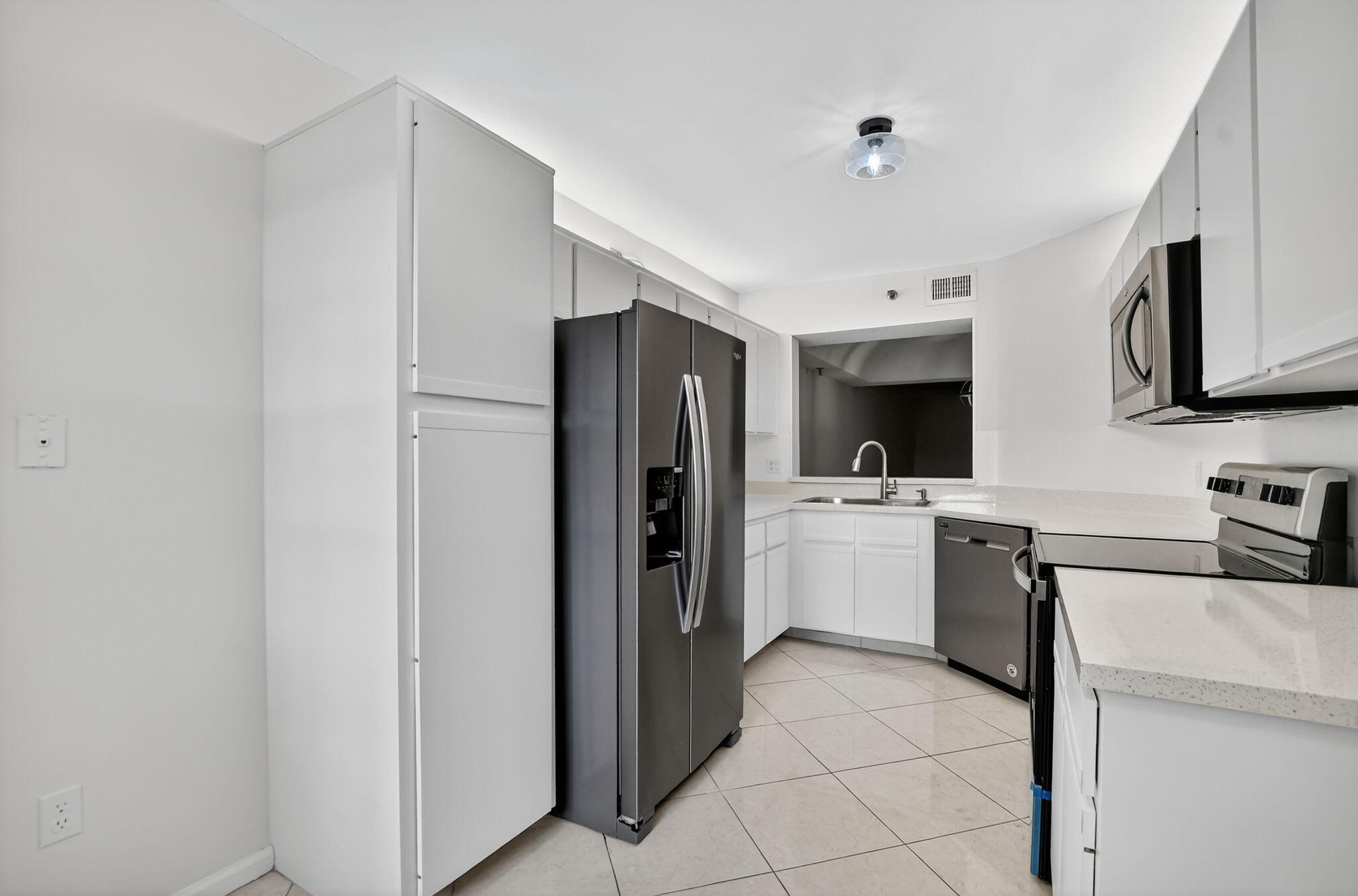 23344 Carolwood Lane, Unit 306 Boca Raton, FL 33428 - Photo 3 of 25 Kitchen