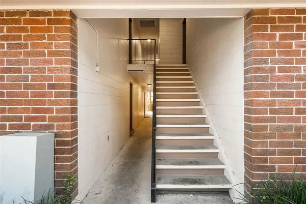 $149,000 | 1700 Southwest 16th Court, Unit P24, Gainesville, FL 32608