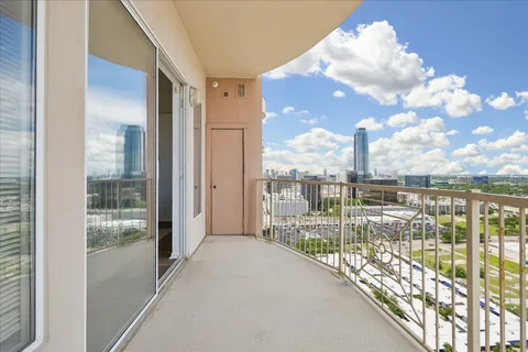 $325,000 | 3505 Sage Road, Unit 2810, Houston, TX 77056