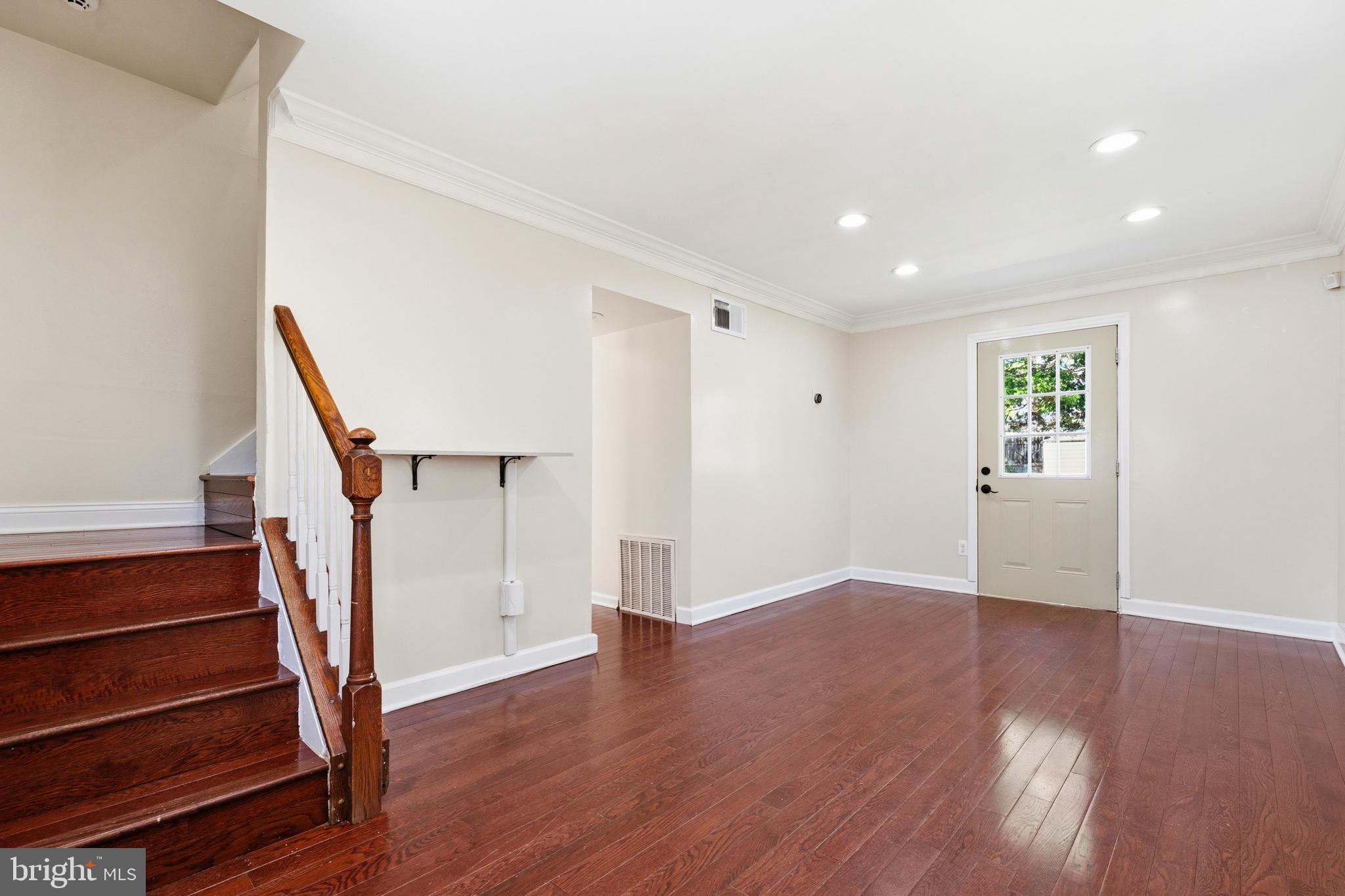 7204 East Inwood Street Landover, MD 20785 - Photo 4 of 29 Living Room