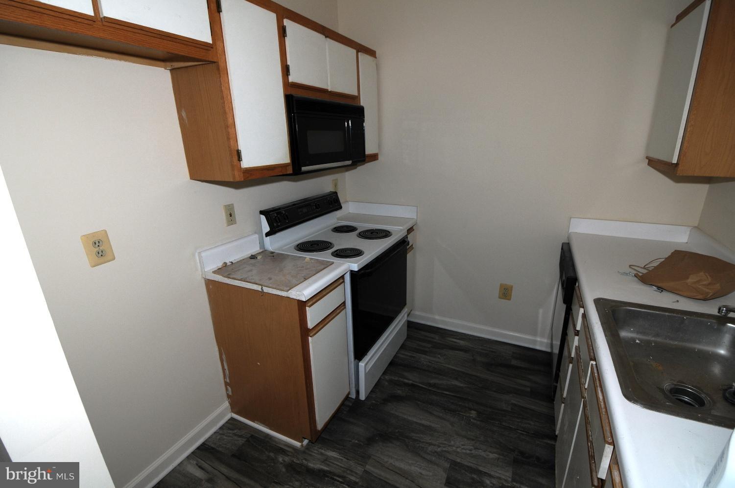 602 Moonglow Road, Unit 302 Odenton, MD 21113 - Photo 8 of 11 Kitchen