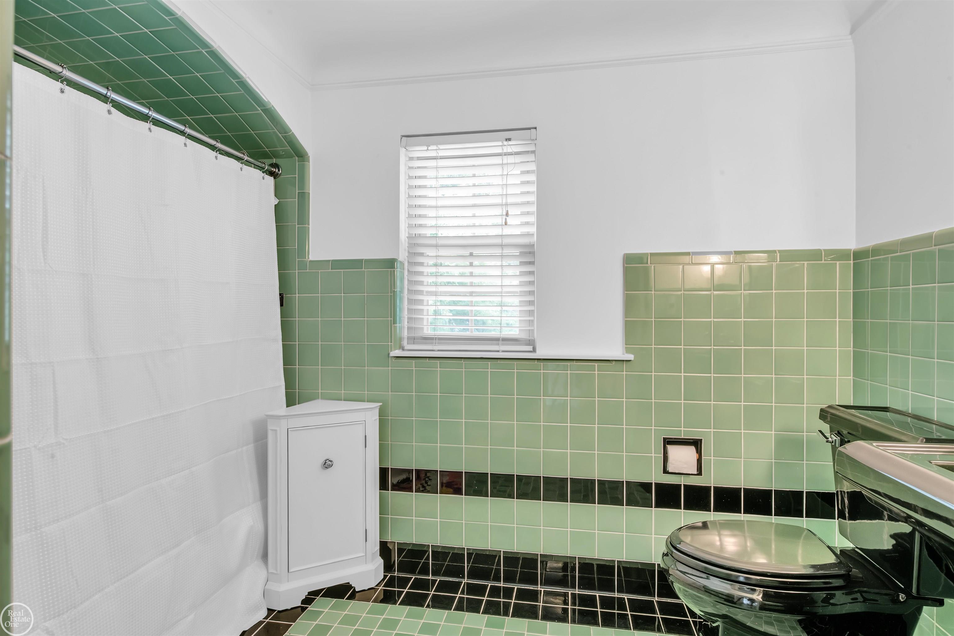 267 Moran Road Grosse Pointe, MI 48236 - Photo 19 of 42 50111427-18.JPG