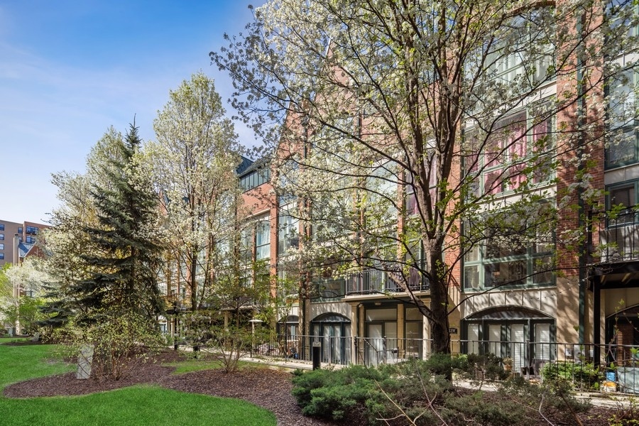 26 East 14th Place, Unit 15W Chicago, IL 60605 - Photo 1 of 36 a view of multiple houses with yard and green space