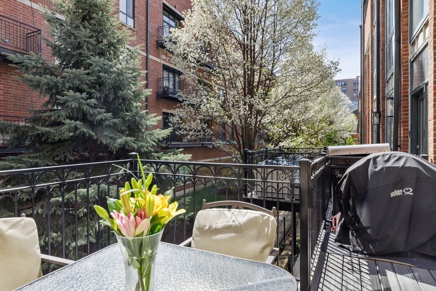 26 East 14th Place, Unit 15W Chicago, IL 60605 - Photo 18 of 36 a view of balcony with outdoor seating