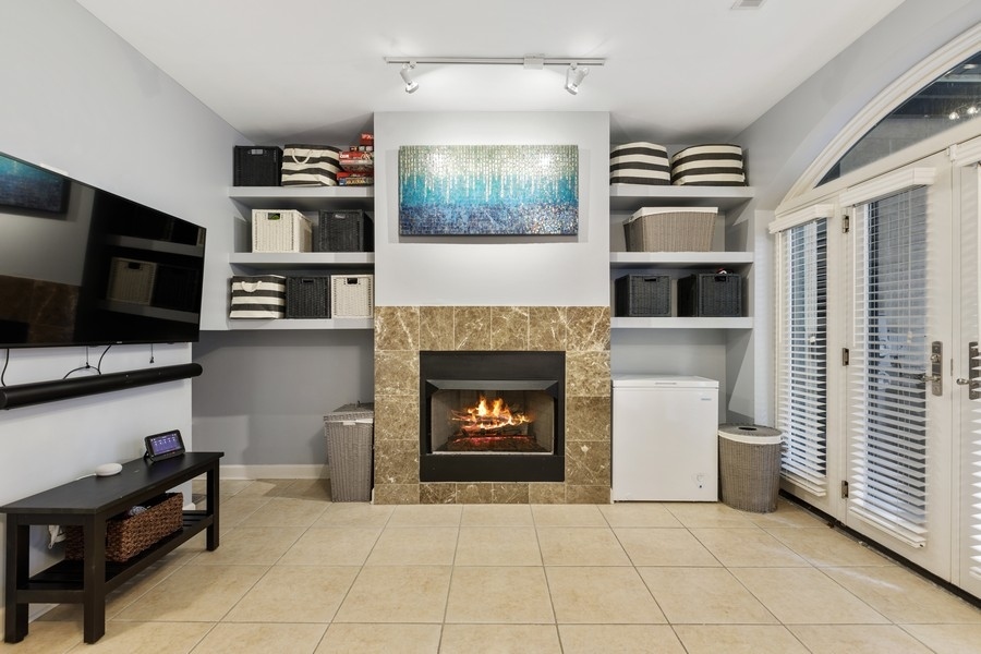 26 East 14th Place, Unit 15W Chicago, IL 60605 - Photo 5 of 36 a living room with furniture a flat screen tv and a fireplace