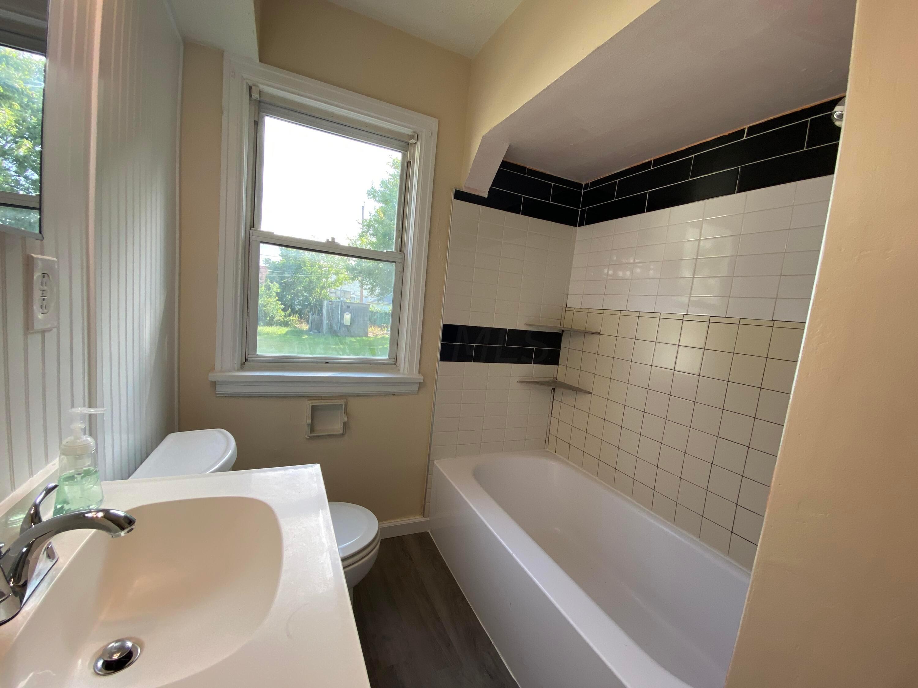 1107 Smith Road Columbus, OH 43207 - Photo 7 of 22