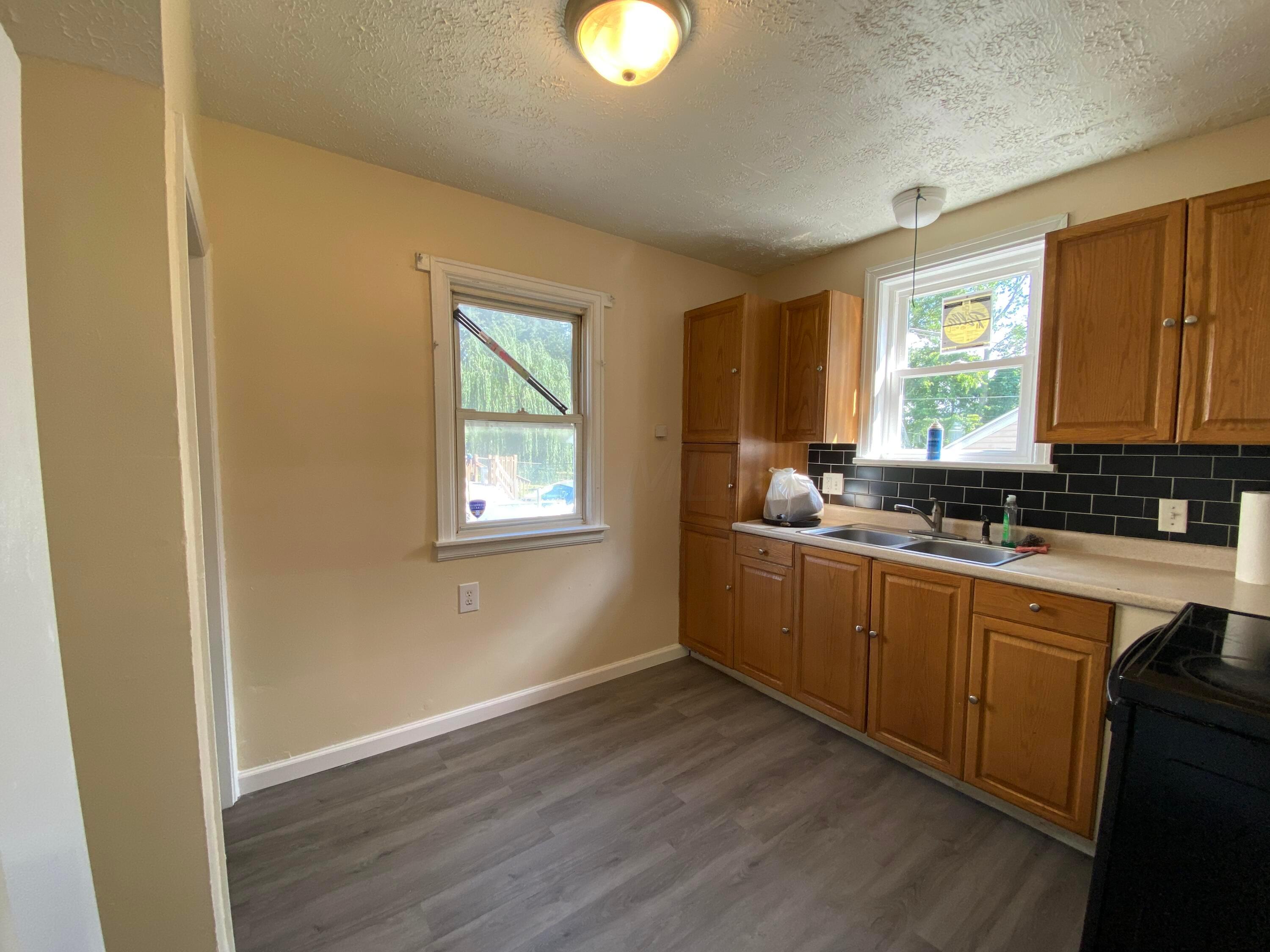 1107 Smith Road Columbus, OH 43207 - Photo 9 of 22