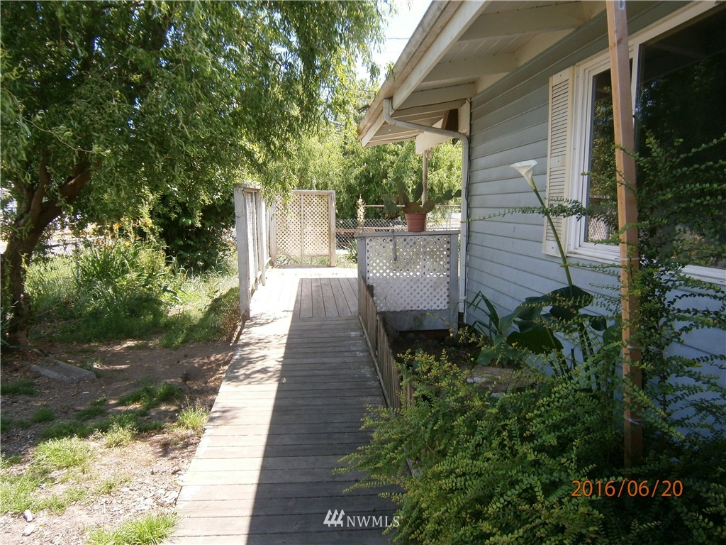 282 Baltimore Street Longview, WA 98632 - Photo 3 of 12 Gallery Image 3