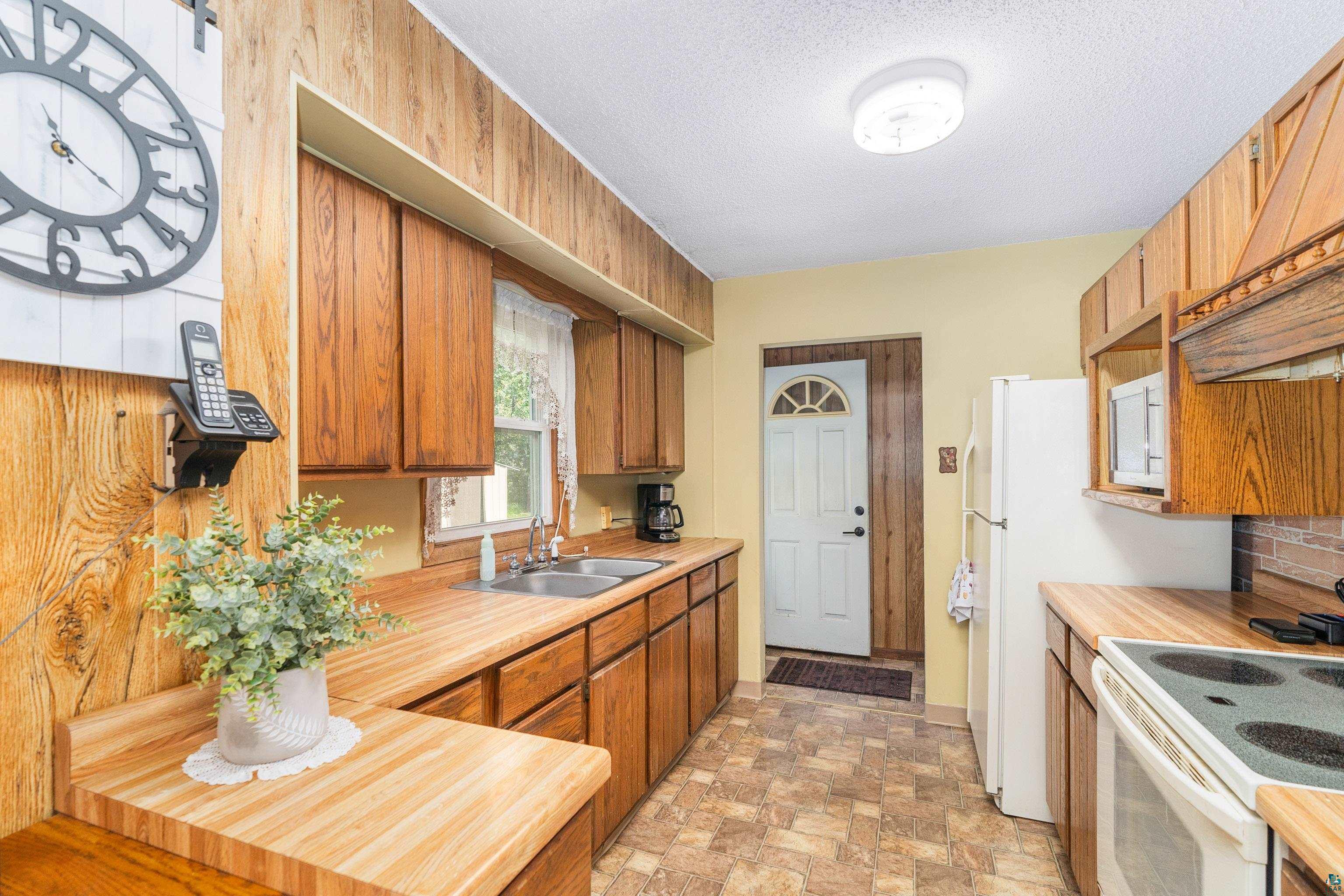 141 Alice Street Proctor, MN 55810 - Photo 12 of 46 Kitchen