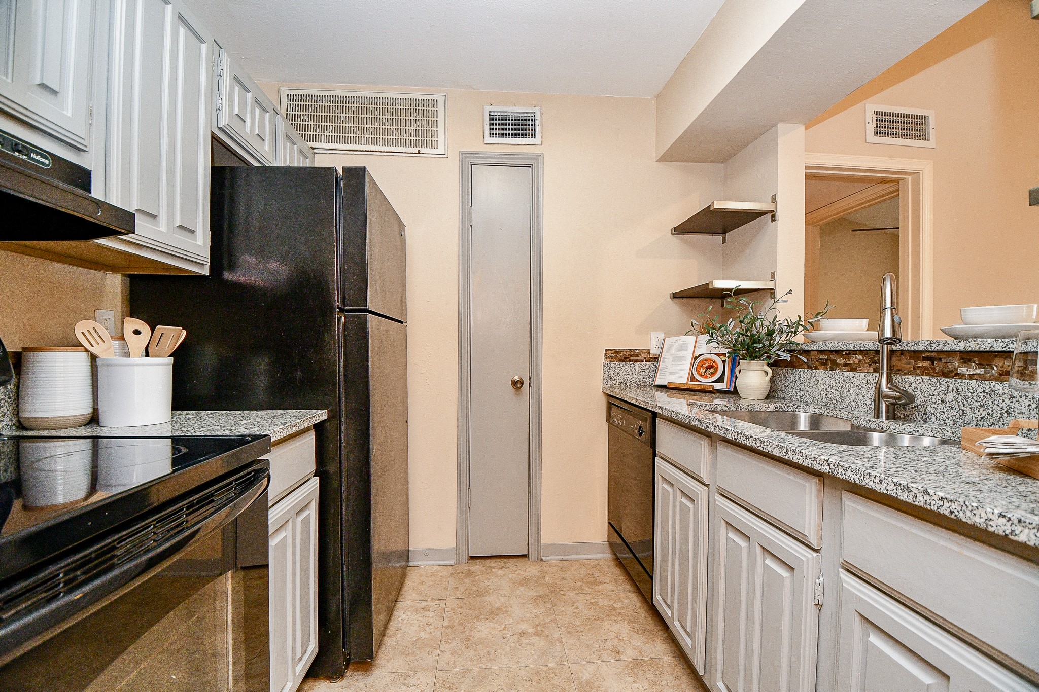3500 Tangle Brush Drive, Unit 14 Spring, TX 77381 - Photo 14 of 33 a kitchen with stainless steel appliances a sink and cabinets