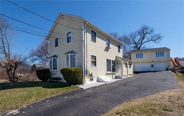 $769,900 | 129 Simmonsville Avenue, Johnston, RI 02919