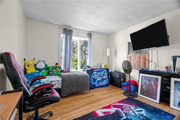 $769,900 | 129 Simmonsville Avenue, Johnston, RI 02919