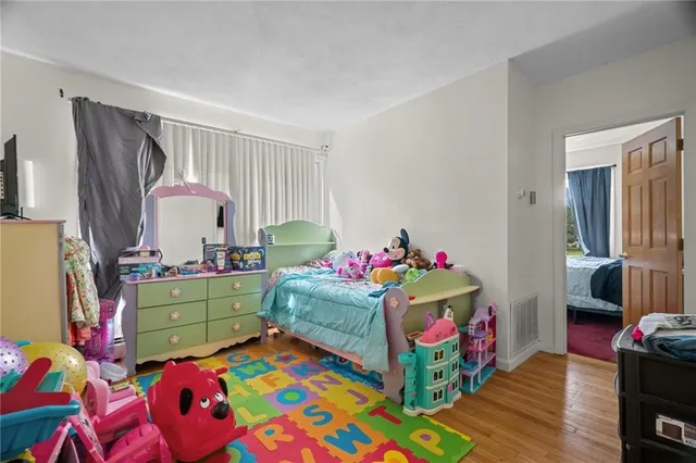 $749,900 | 129 Simmonsville Avenue, Johnston, RI 02919