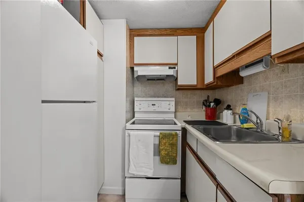 $769,900 | 129 Simmonsville Avenue, Johnston, RI 02919