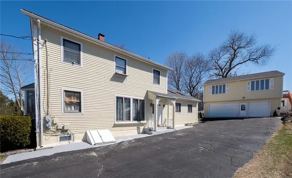 $769,900 | 129 Simmonsville Avenue, Johnston, RI 02919