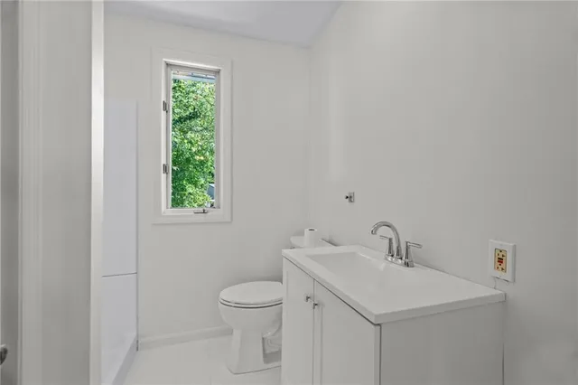 $749,900 | 129 Simmonsville Avenue, Johnston, RI 02919