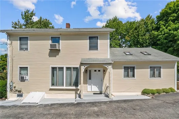 $769,900 | 129 Simmonsville Avenue, Johnston, RI 02919