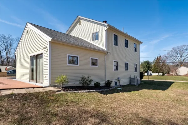 $769,900 | 129 Simmonsville Avenue, Johnston, RI 02919