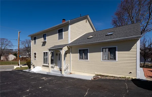 $769,900 | 129 Simmonsville Avenue, Johnston, RI 02919