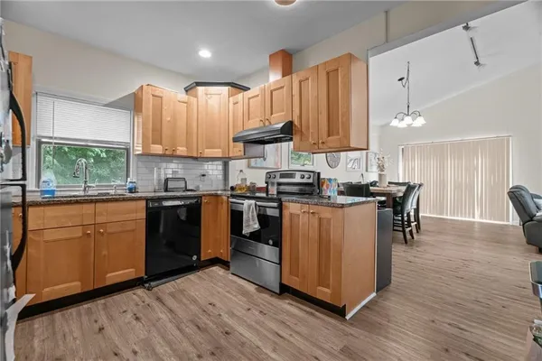 $769,900 | 129 Simmonsville Avenue, Johnston, RI 02919