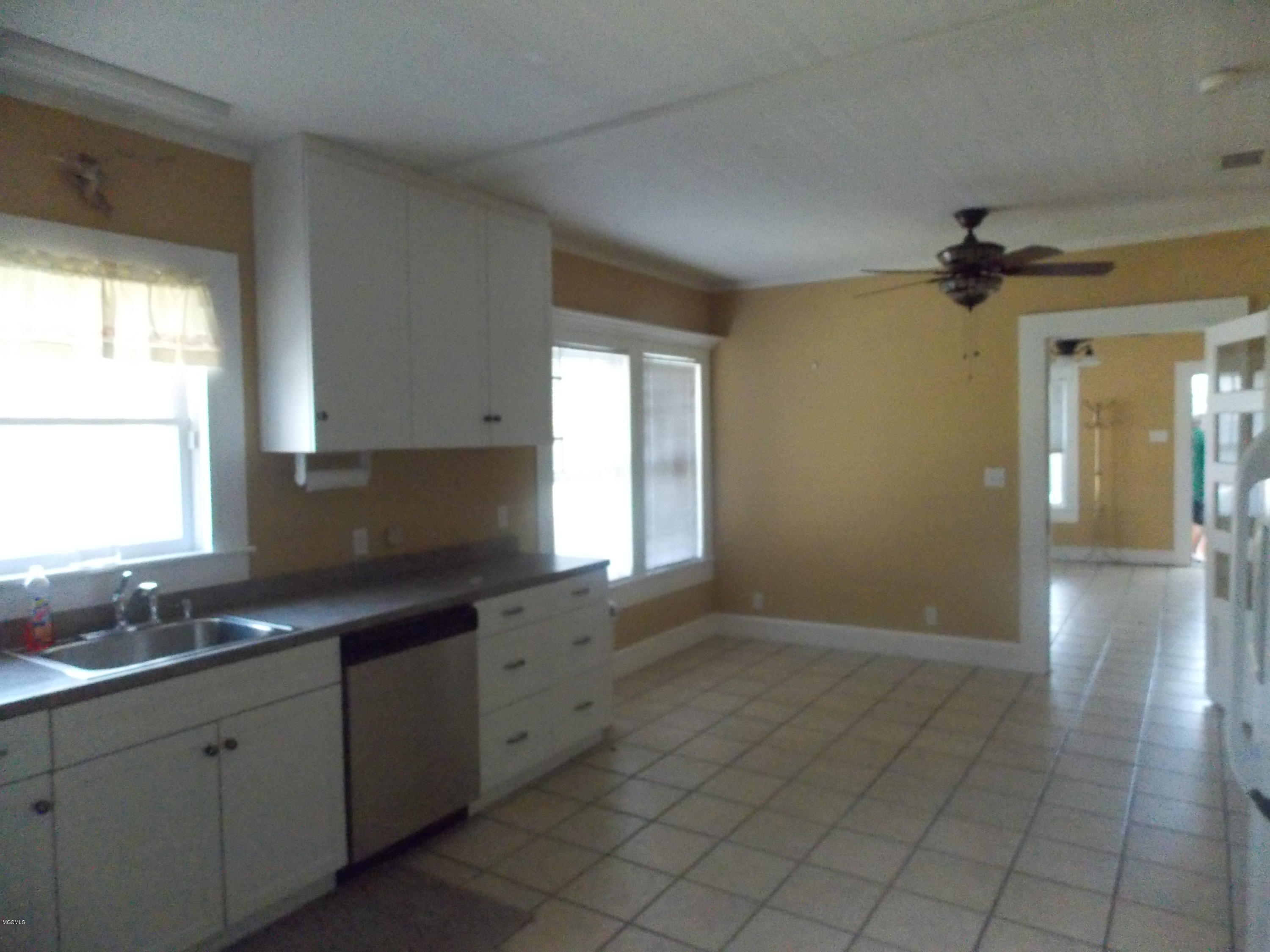 16226 Robinson Road Gulfport, MS 39503 - Photo 11 of 25 DSCN2788