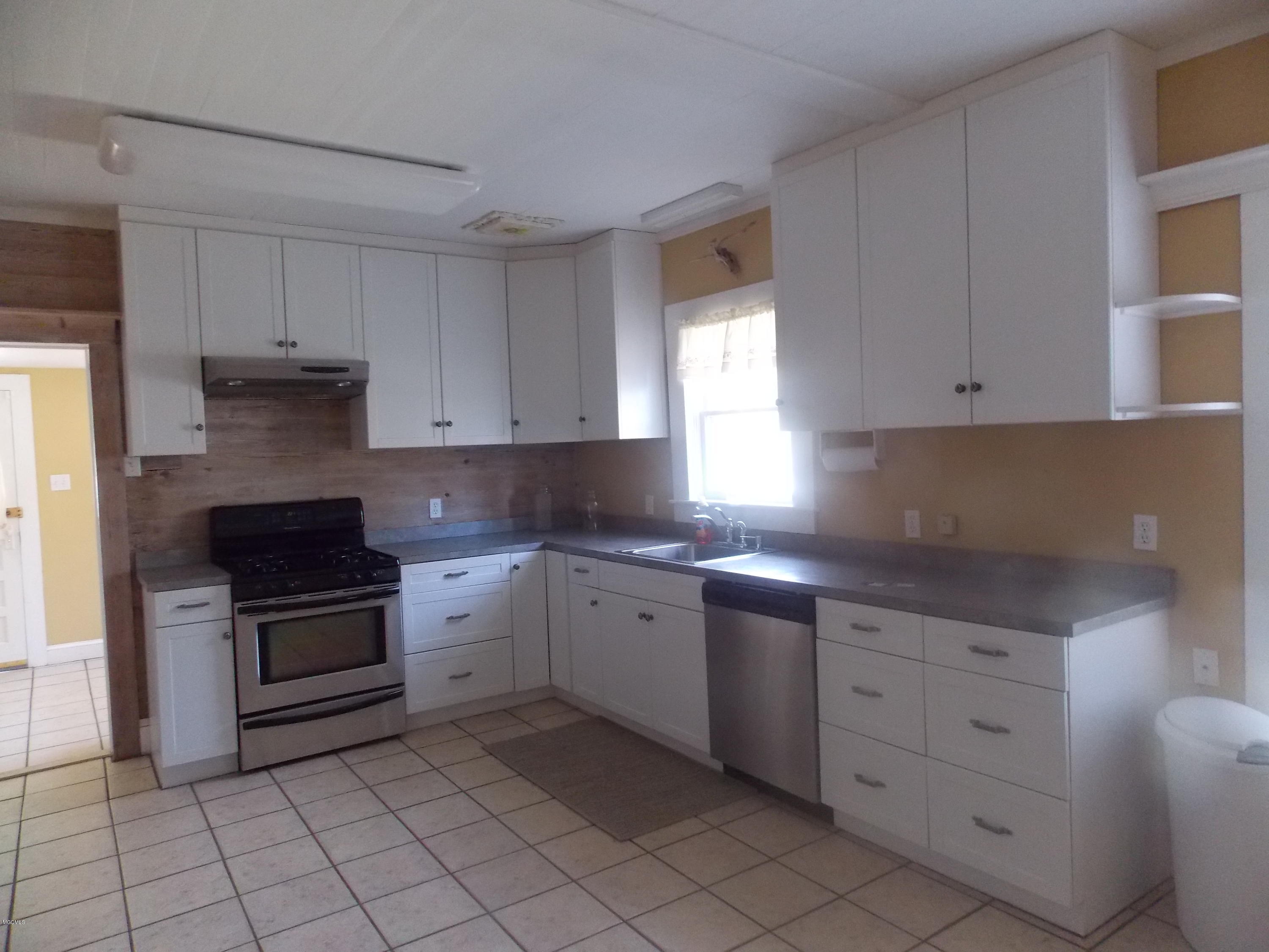 16226 Robinson Road Gulfport, MS 39503 - Photo 12 of 25 DSCN2800