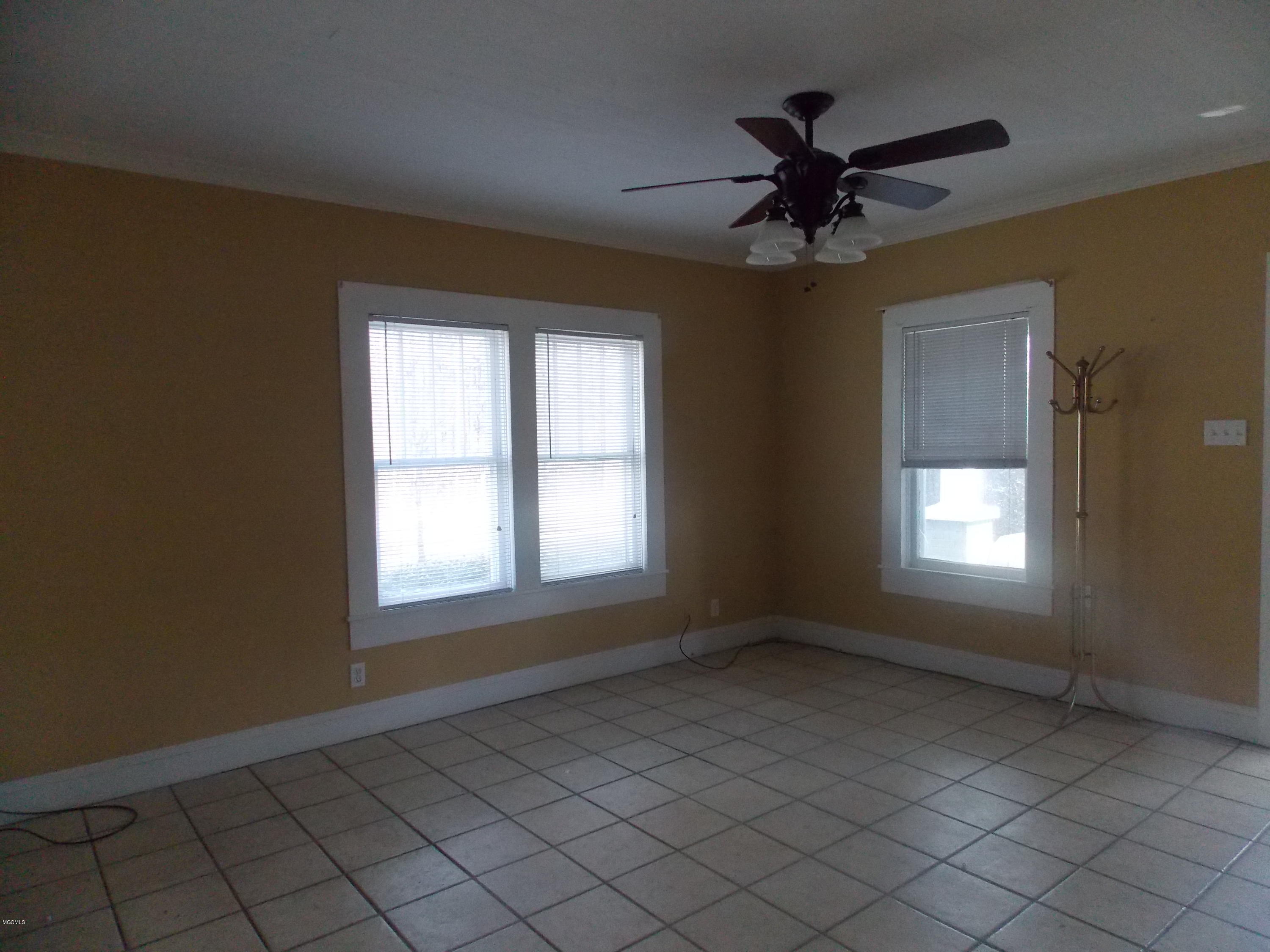 16226 Robinson Road Gulfport, MS 39503 - Photo 8 of 25 DSCN2786