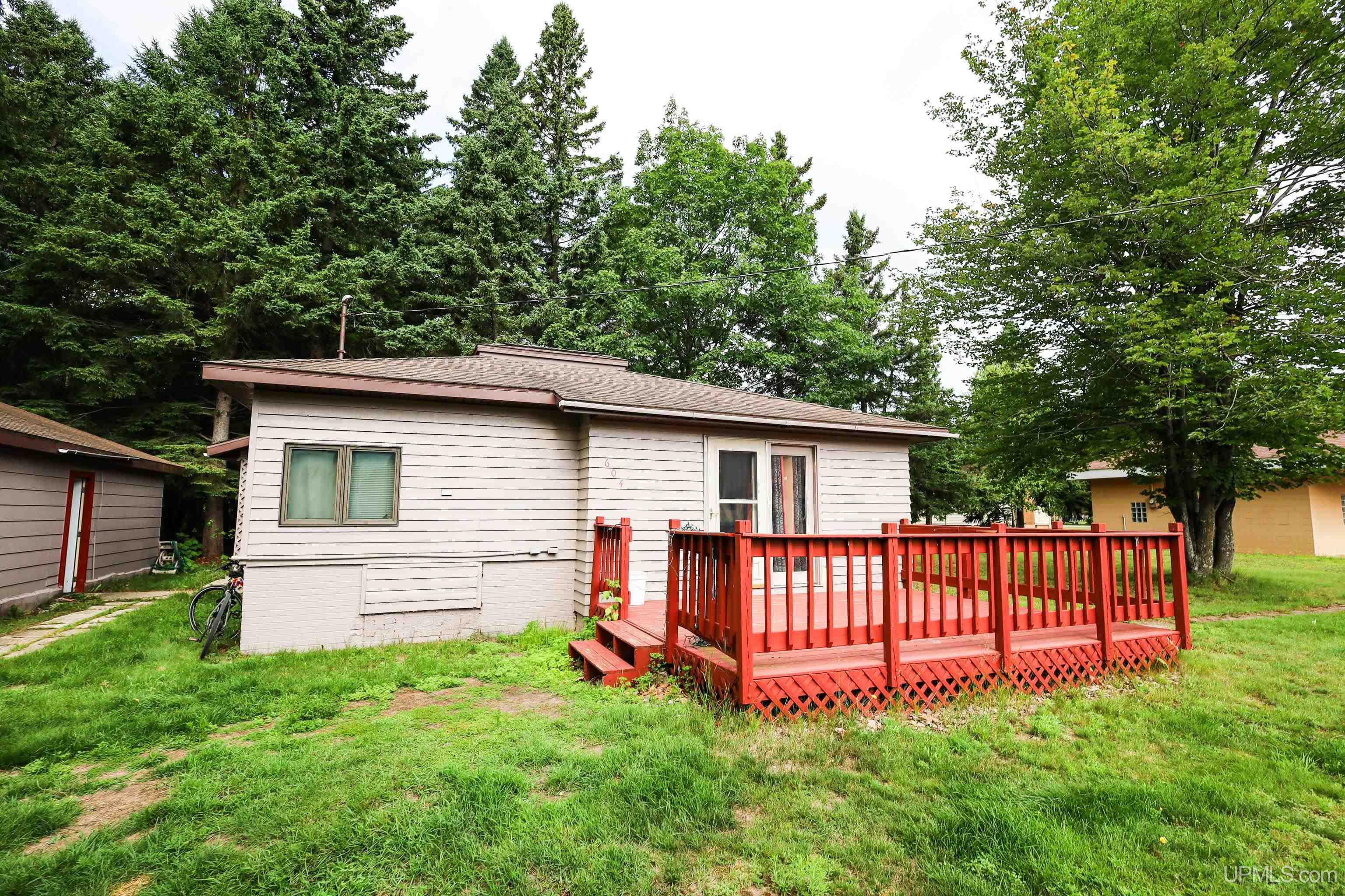 604 Willow Road Marquette, MI 49855 - Photo 4 of 36 Gallery Image 4