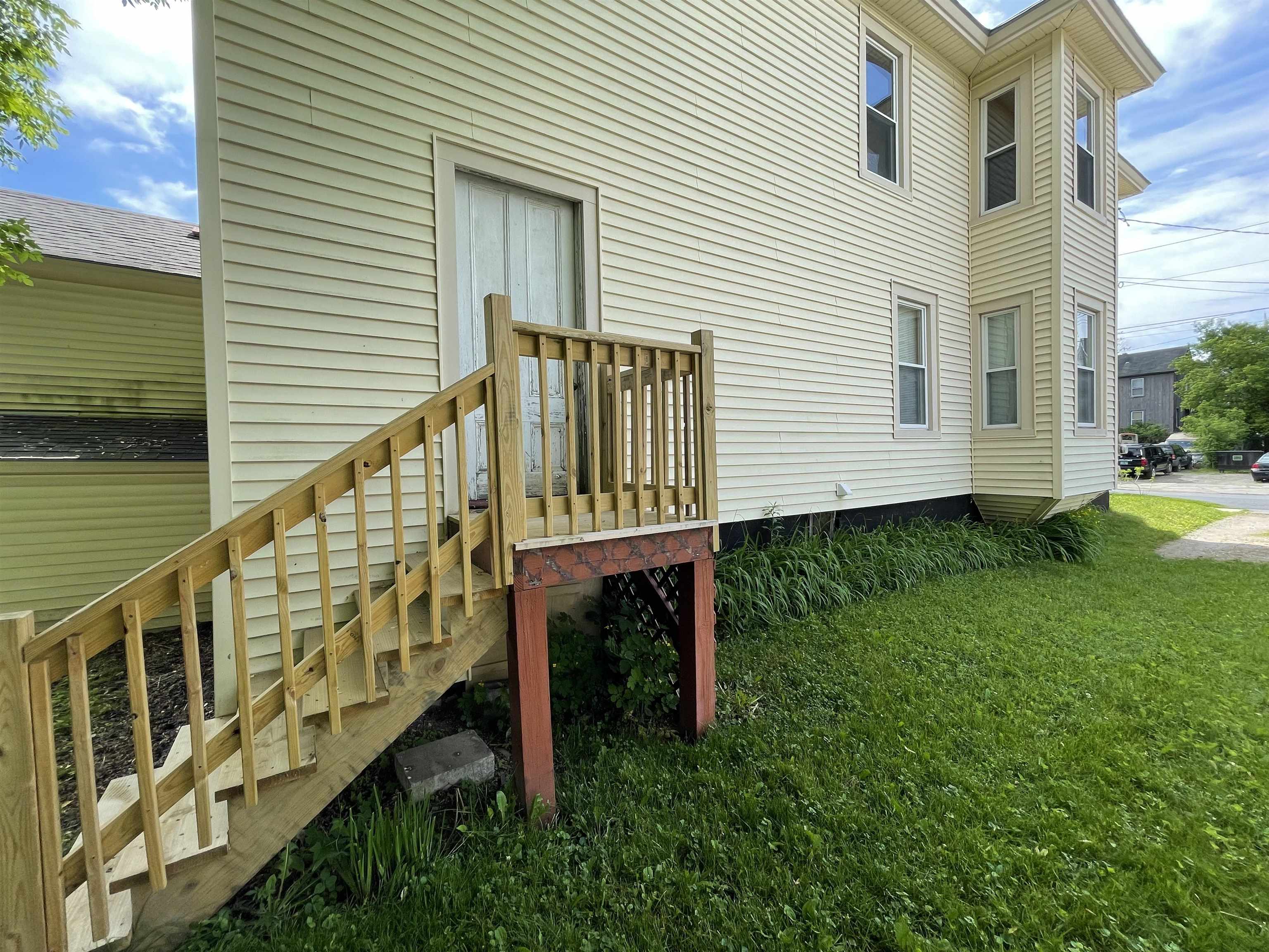 37 Williams Street Rutland, VT 05701 - Photo 3 of 33