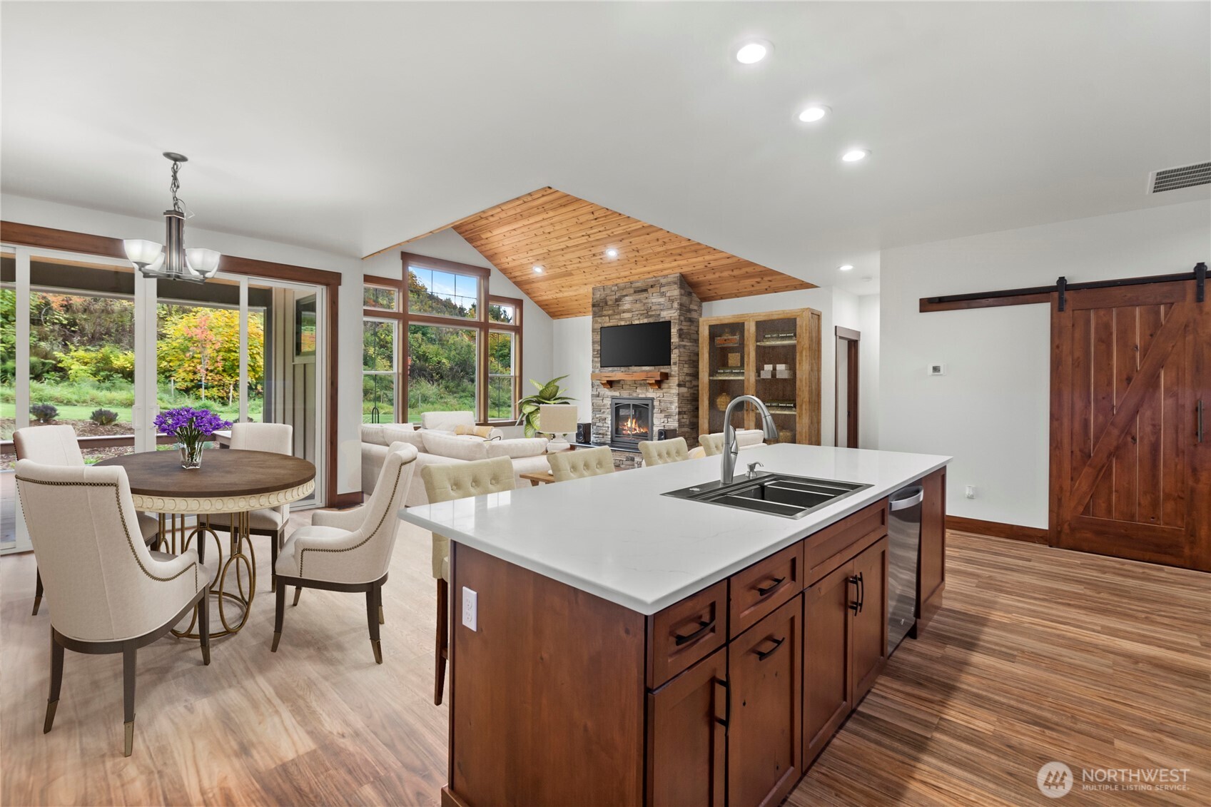 1851 Bloomhardt Road Raymond, WA 98577 - Photo 19 of 31 a kitchen that has a table and chairs in it