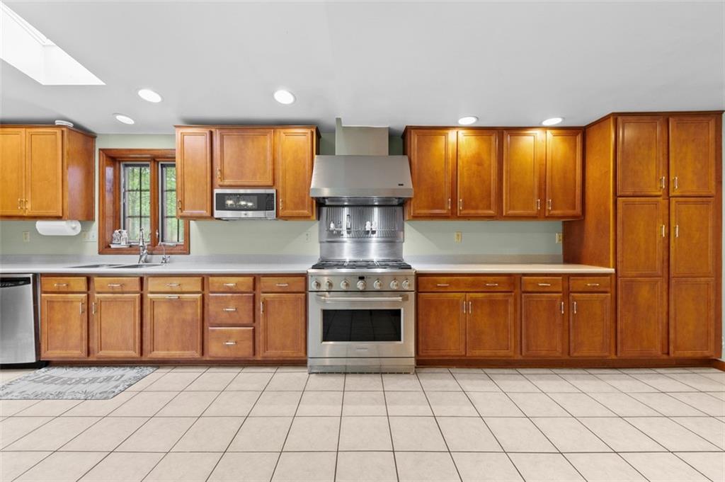 4948 Ashbaugh Road Murrysville, PA 15668 - Photo 15 of 48 Monogram 6 Burner Gas stove with Vented Hood