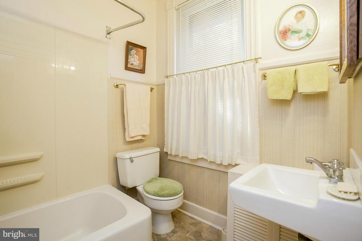 6224 Ridgeview Avenue Baltimore, MD 21206 - Photo 12 of 28 Bath (Master)