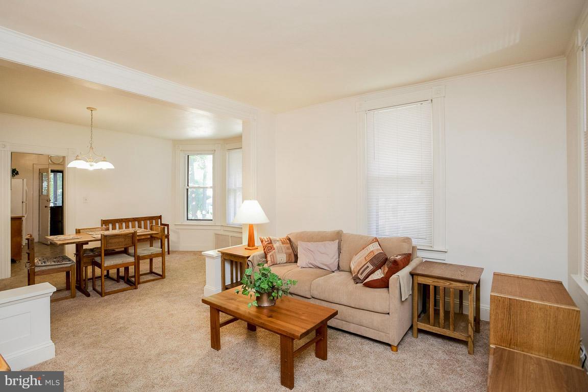 6224 Ridgeview Avenue Baltimore, MD 21206 - Photo 16 of 28 Living Room