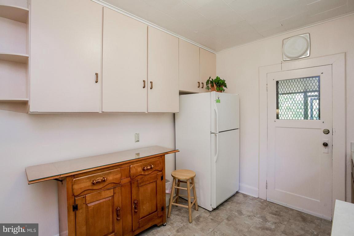 6224 Ridgeview Avenue Baltimore, MD 21206 - Photo 7 of 28 Kitchen
