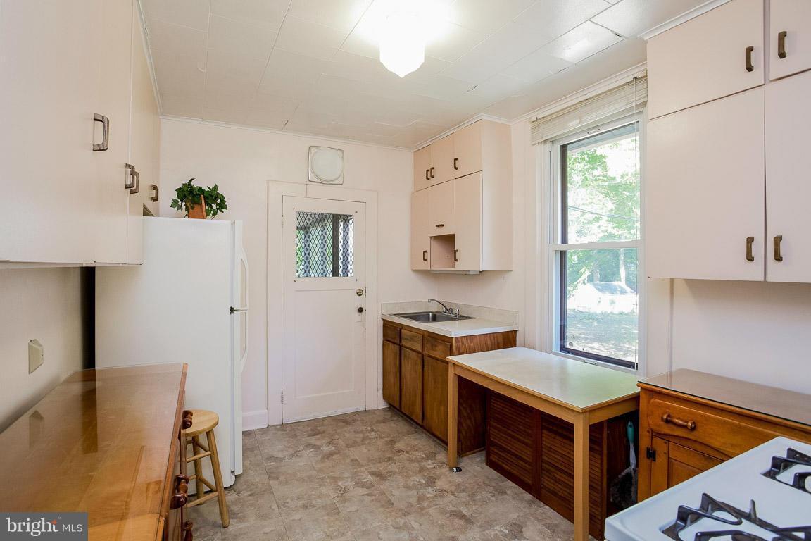 6224 Ridgeview Avenue Baltimore, MD 21206 - Photo 8 of 28 Kitchen